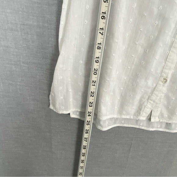 Old Navy White Eyelet Sleeveless Button-Up Shirt Sz Large - Picture 7 of 8